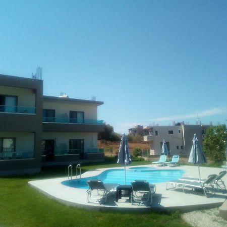 Efrilias Studios & Apartments Kíssamos Eksteriør billede