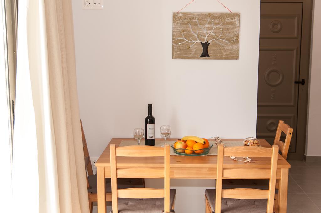 Efrilias Studios & Apartments Kíssamos Eksteriør billede