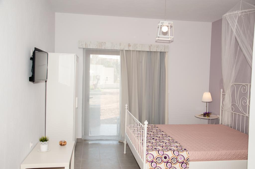 Efrilias Studios & Apartments Kíssamos Eksteriør billede